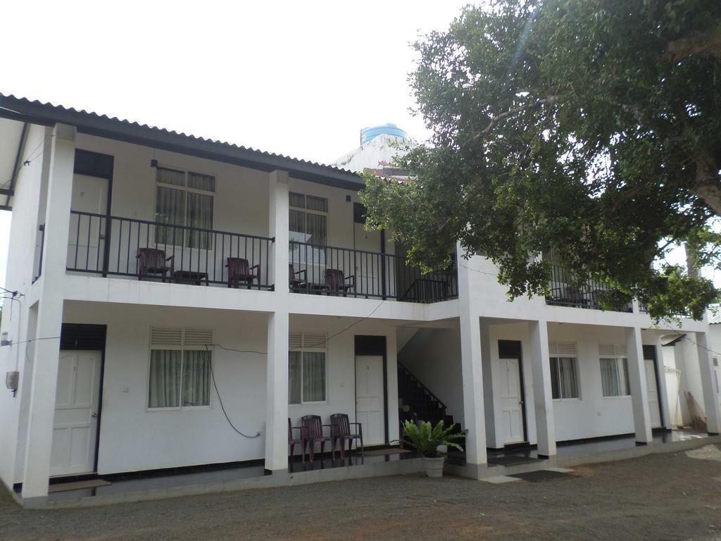 Romana Rest Катарагама Экстерьер фото