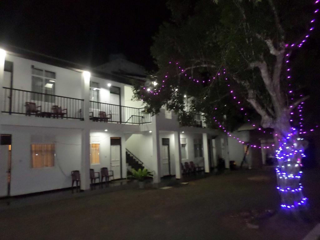 Romana Rest Катарагама Экстерьер фото